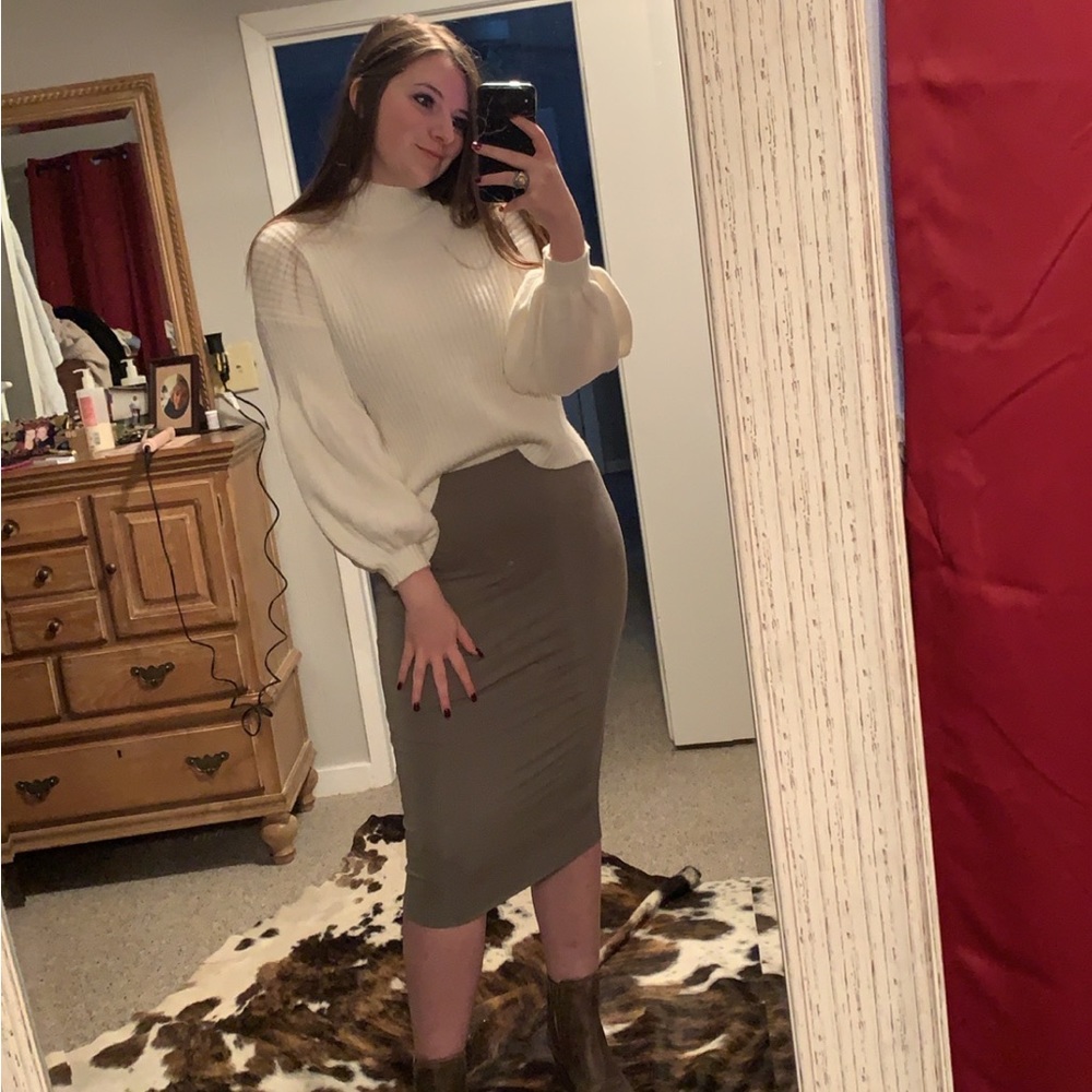 Lightweight Pencil Skirt, great for any season!